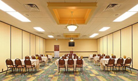 Holiday Inn ジョーンズボロ 設備 写真