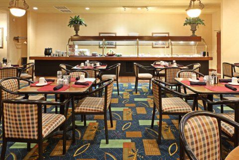 Holiday Inn ジョーンズボロ レストラン 写真